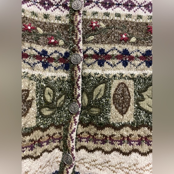 Northern Reflections V-neck Vest - Picture 5 of 8